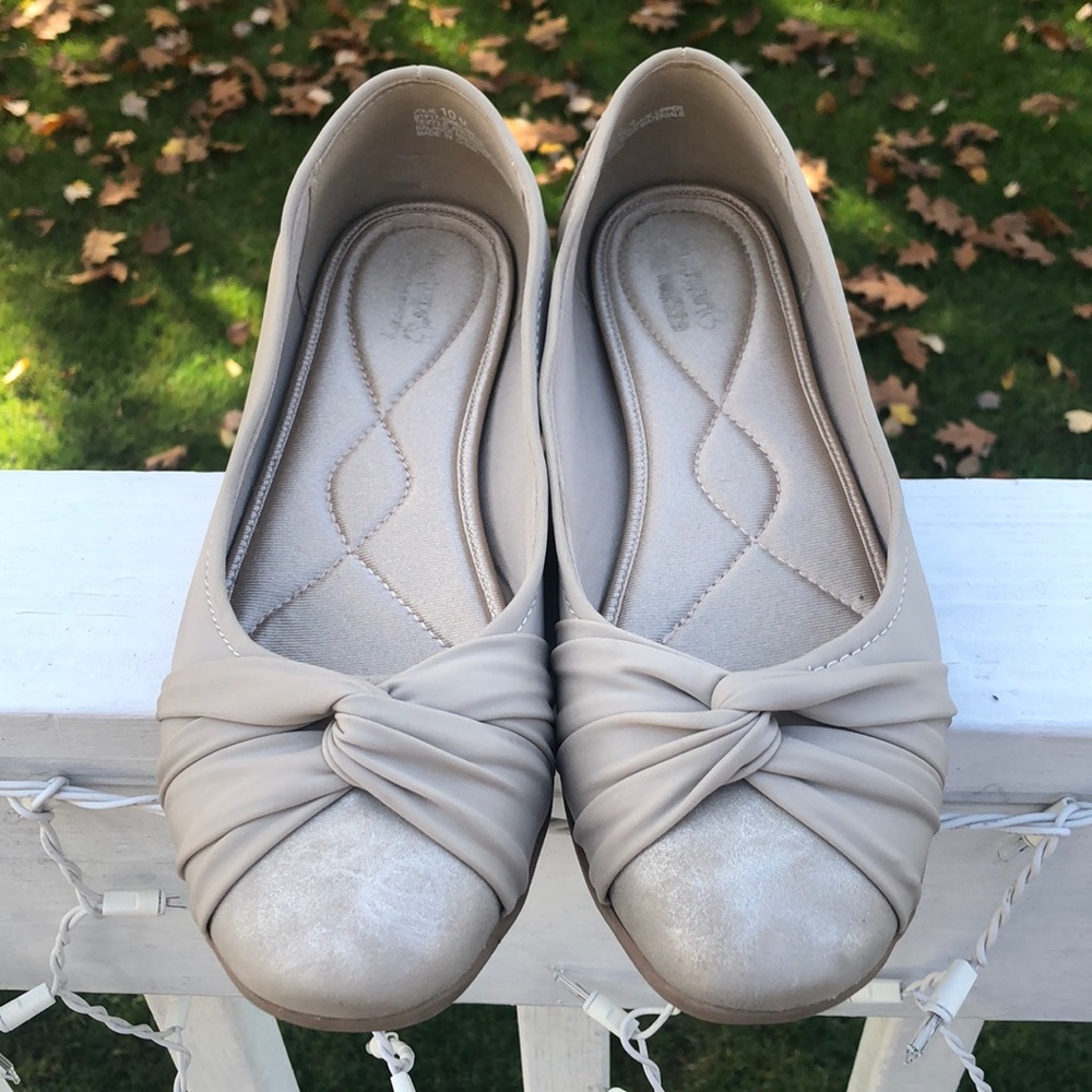 Tan flats